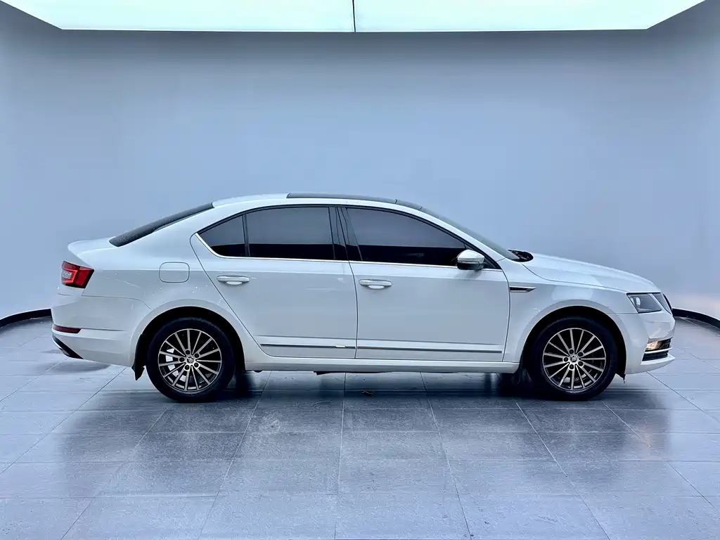 Skoda Octavia 2019 — фото 15