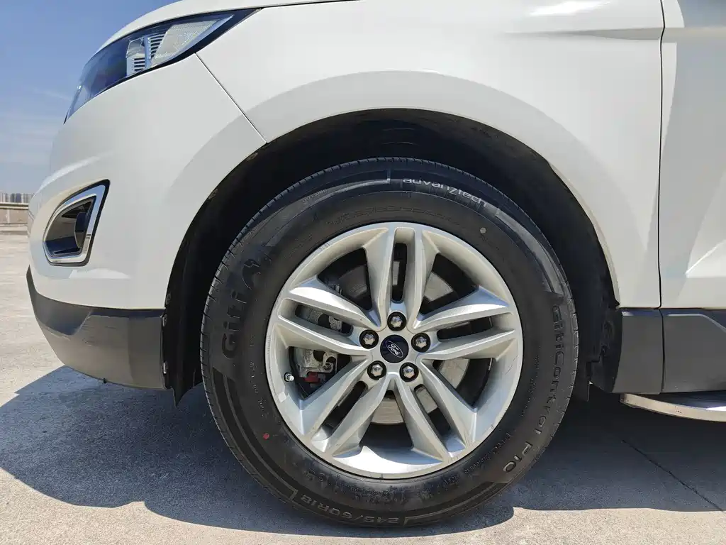 Ford Edge 2017 — фото 11
