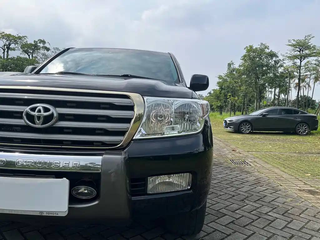 Toyota Land Cruiser 2011 — фото 10