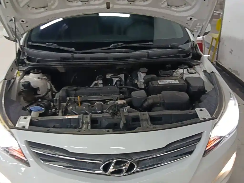 Hyundai Verna 2015 — фото 20