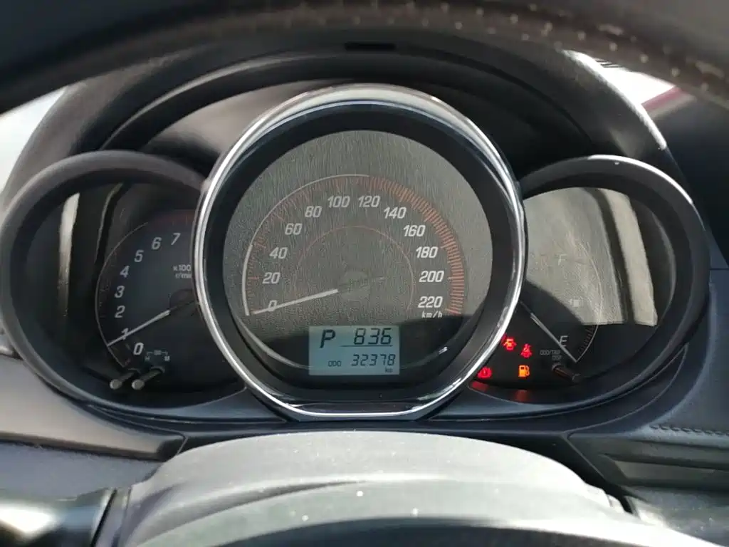 Toyota Yaris L 2020 — фото 12