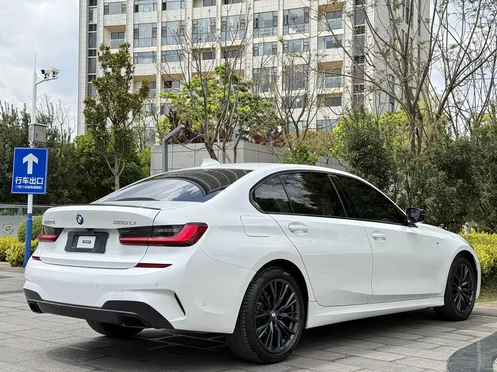 BMW 3 Series 2022