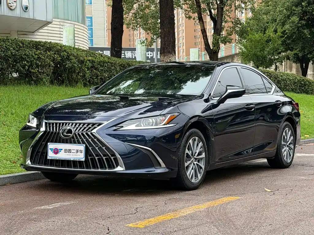 Lexus ES 2023 — фото 1
