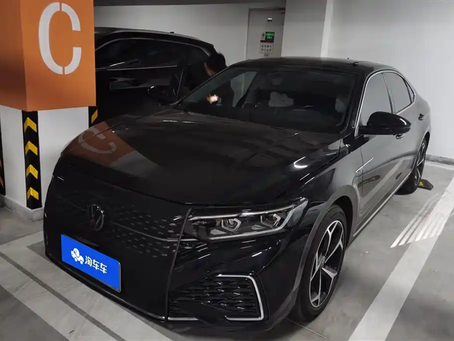 Volkswagen Passat 2025