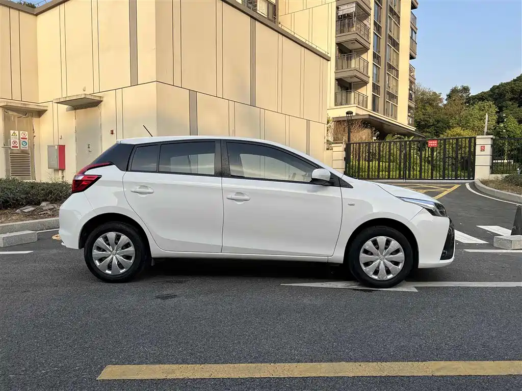 Toyota Yaris L 2019 — фото 7