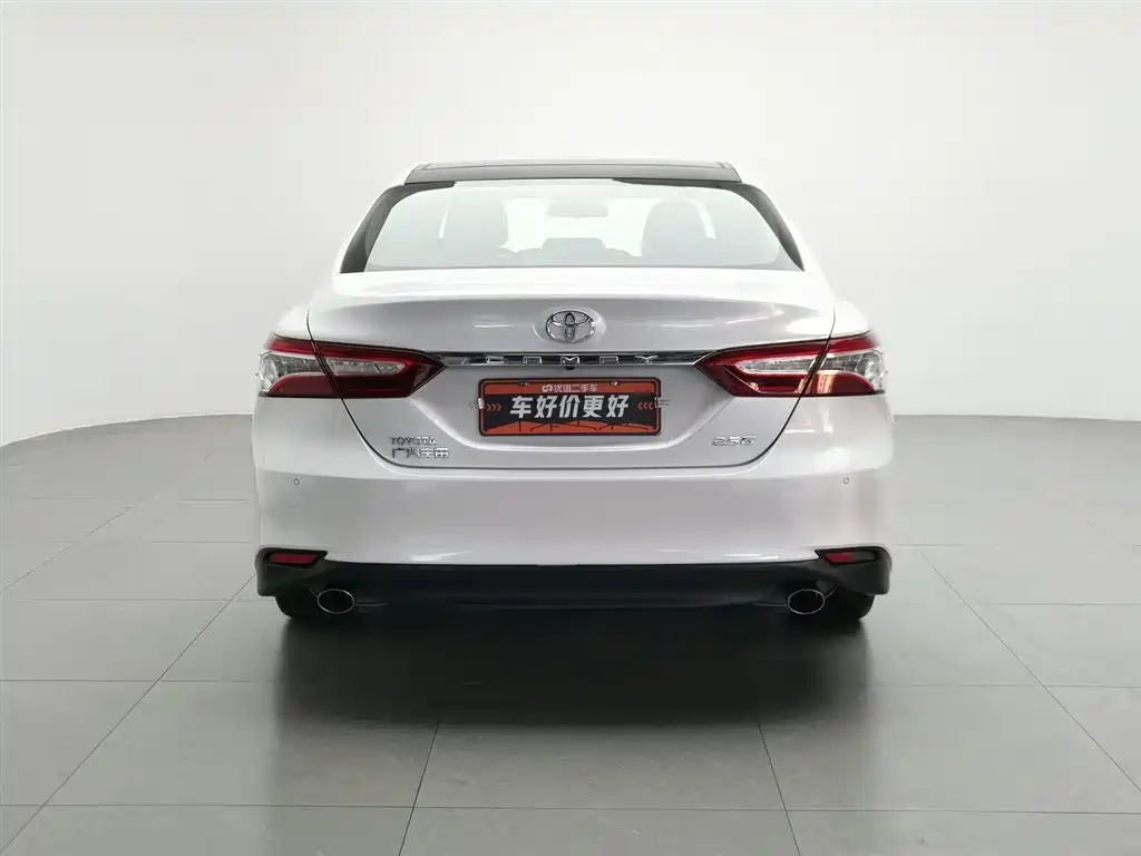 Toyota Camry 2018 — фото 4