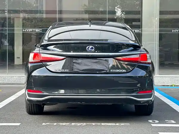 Lexus ES 2020