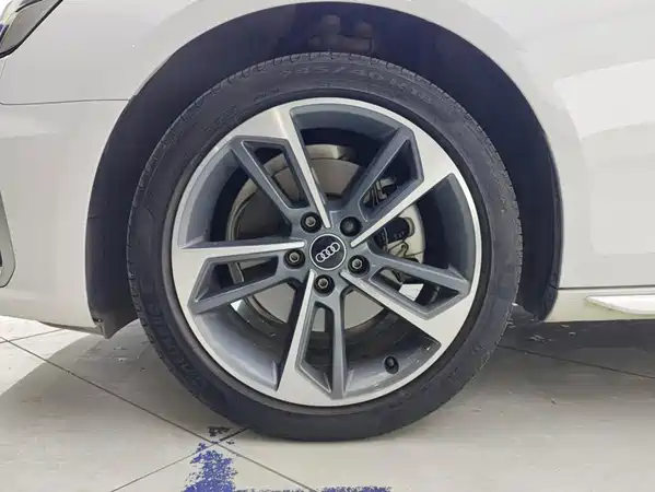 Audi A4L 2024