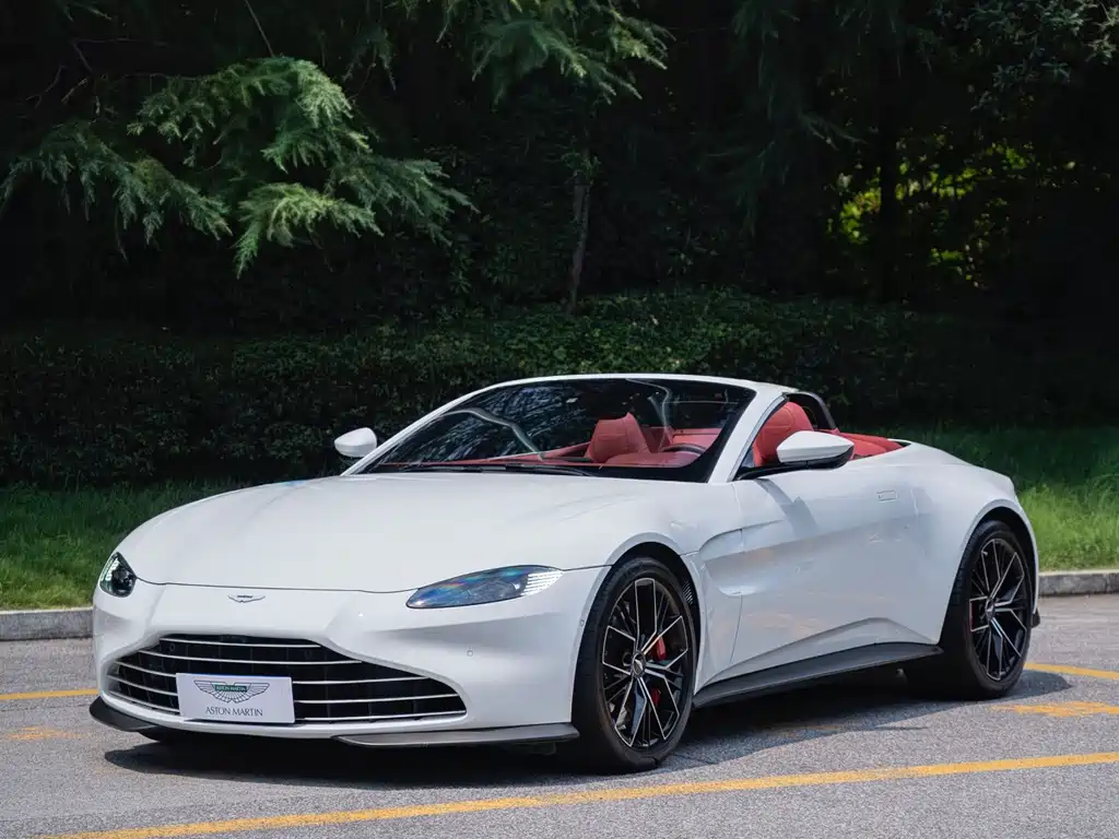 Aston Martin V8 Vantage 2022 — фото 1