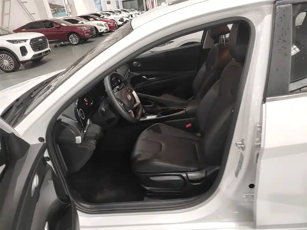 Hyundai Elantra 2023 — фото 15