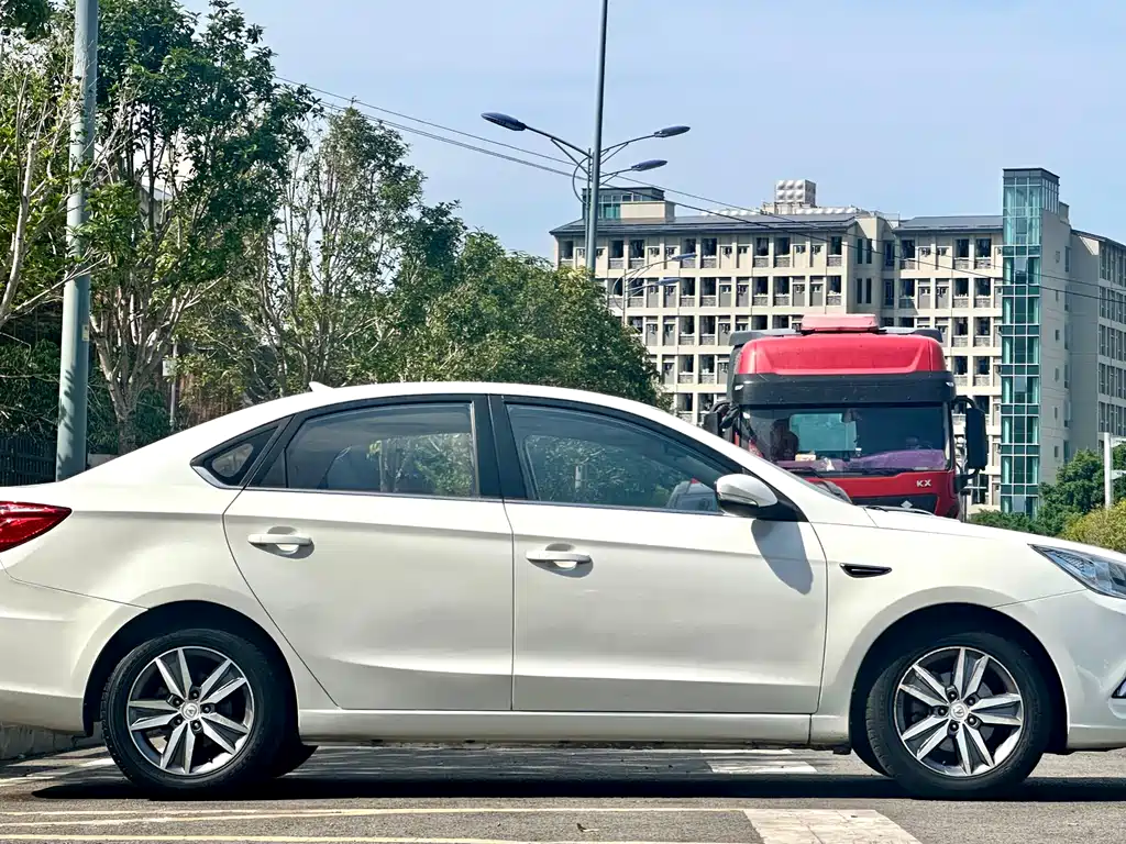 Changan Eado 2015 — фото 10
