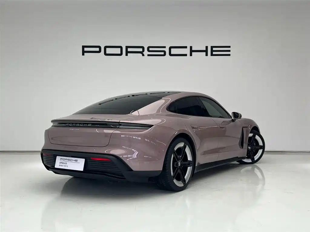 Porsche Taycan 2025