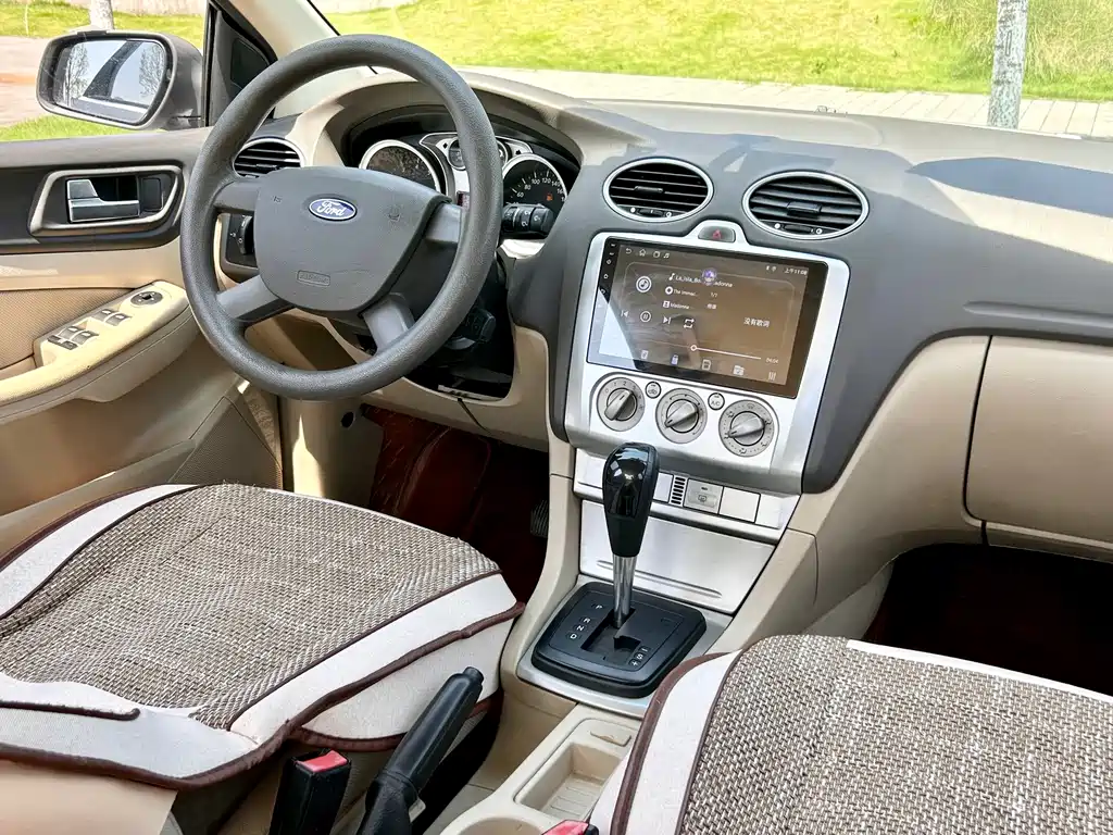 Ford Focus 2013 — фото 20