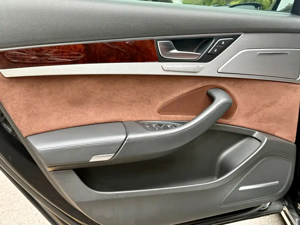 Audi A8 2015 — фото 16