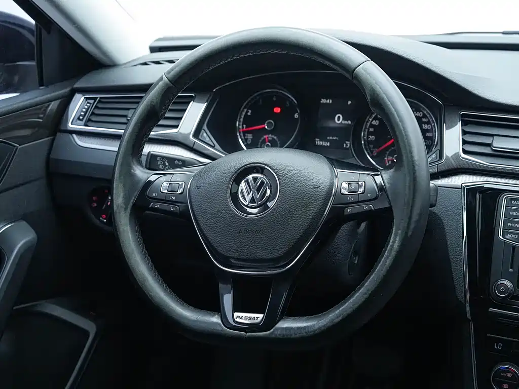 Volkswagen Passat 2017 — фото 11