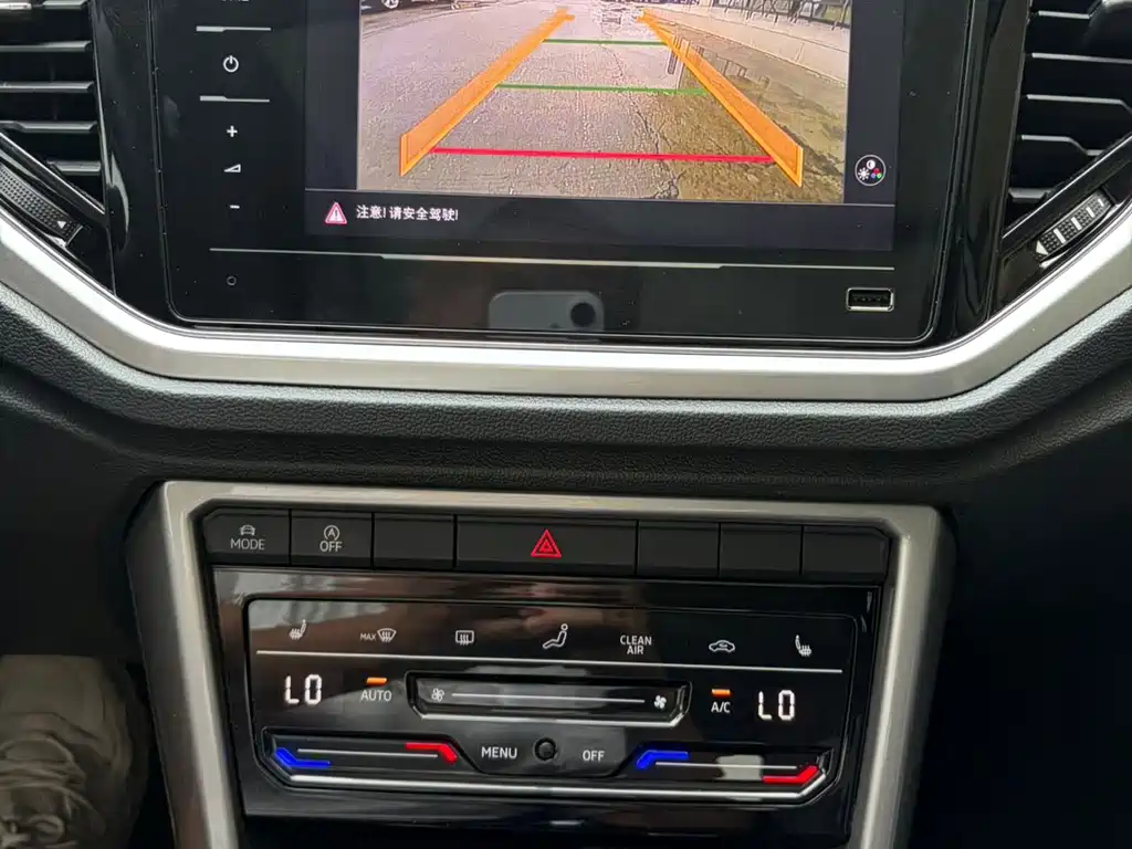 Volkswagen T-Roc 2023 — фото 11