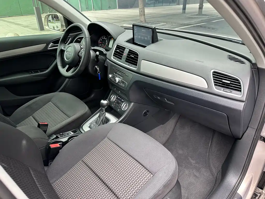 Audi Q3 2015 — фото 30