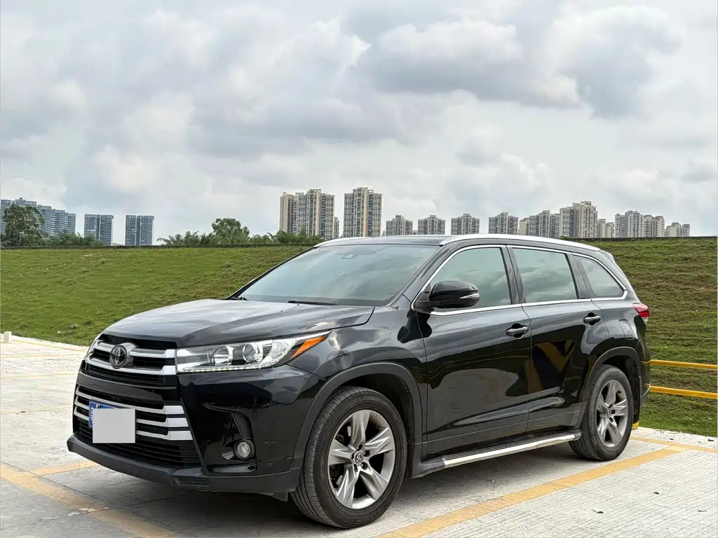 Toyota Highlander 2018 — фото 1