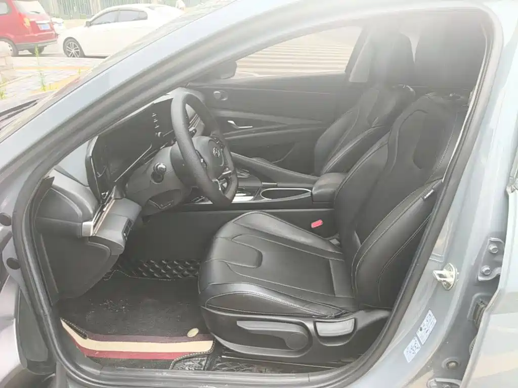 Hyundai Elantra 2021 — фото 15