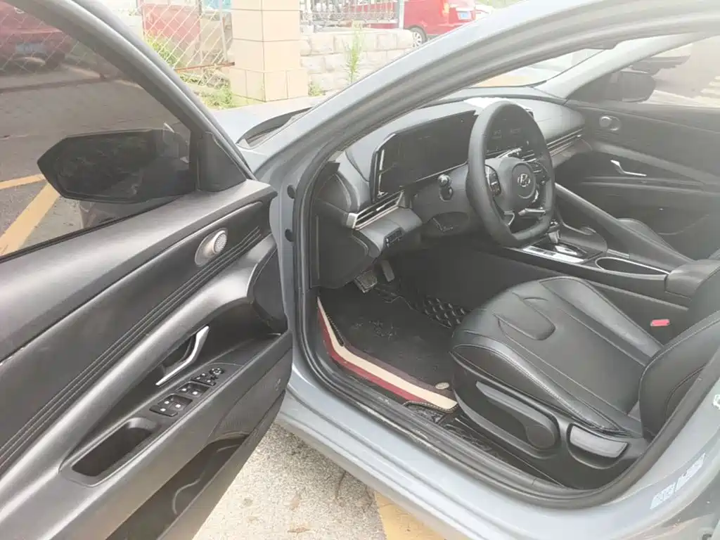 Hyundai Elantra 2021 — фото 16