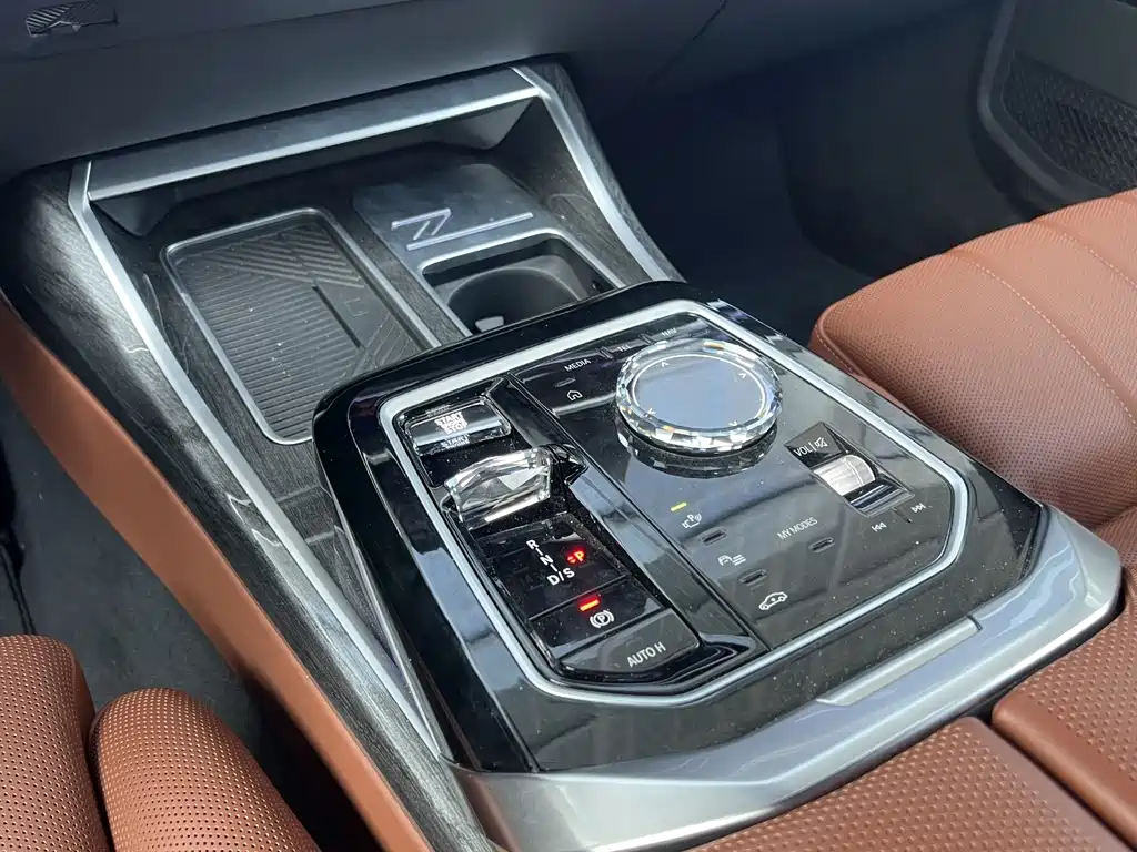 BMW 7 Series 2025 — фото 10
