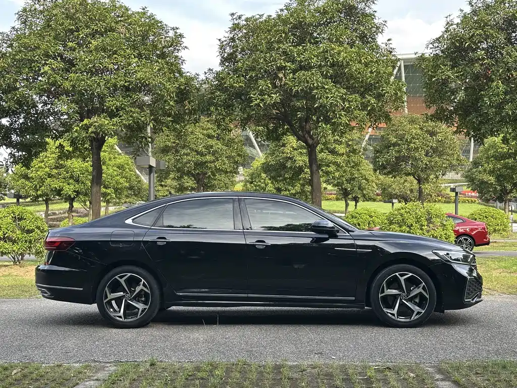 Volkswagen Passat 2023 — фото 10