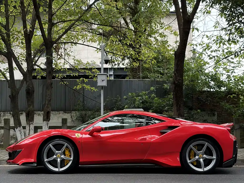 Ferrari 488 2017 — фото 2