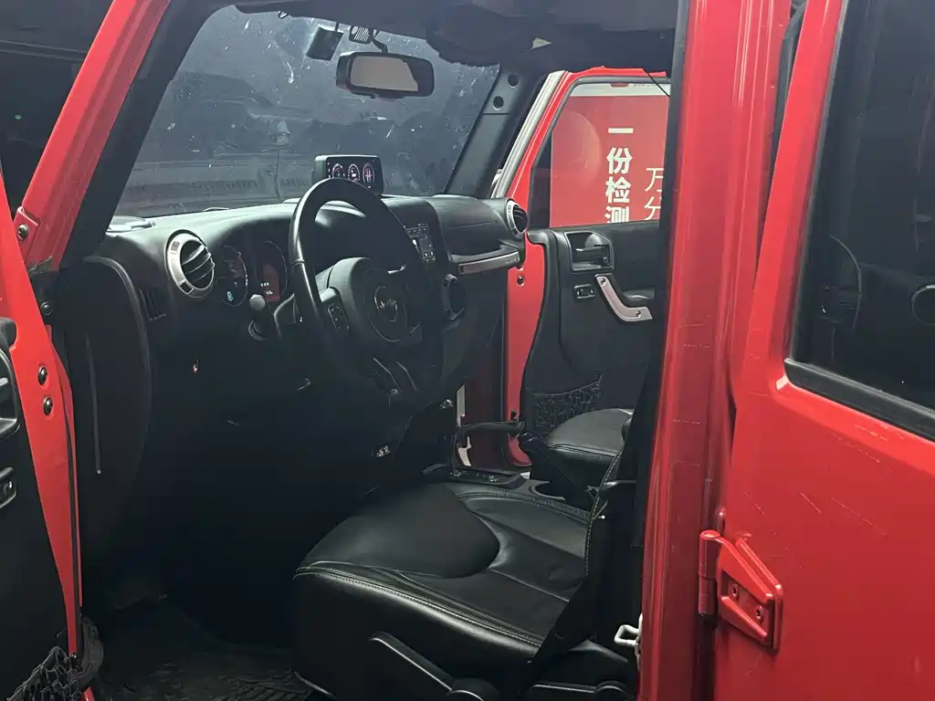 Jeep Wrangler 2018 — фото 23
