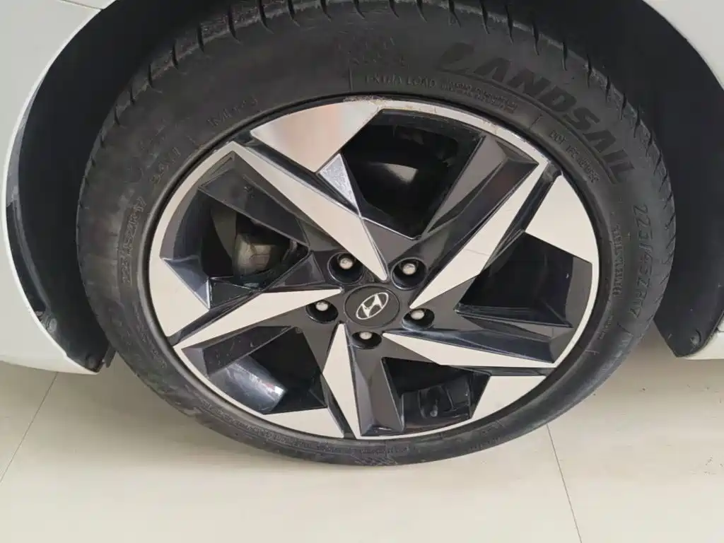 Hyundai Elantra 2021 — фото 23