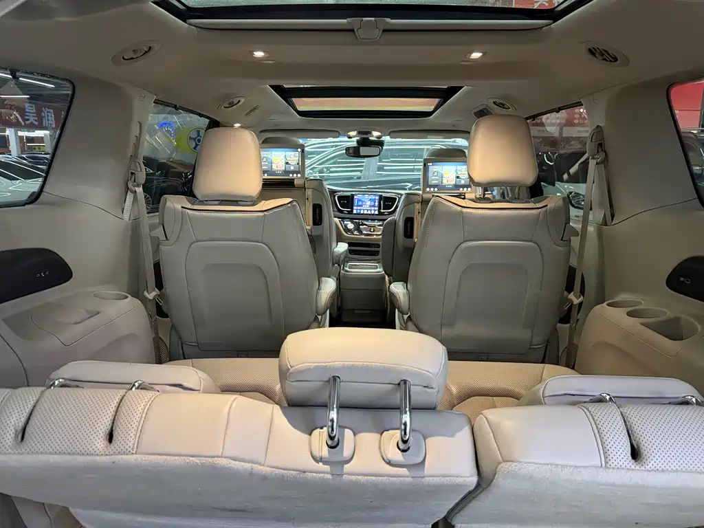 Chrysler Grand Voyager 2018 — фото 13