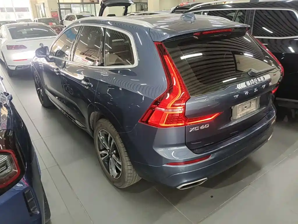 Volvo XC60 2018 — фото 23
