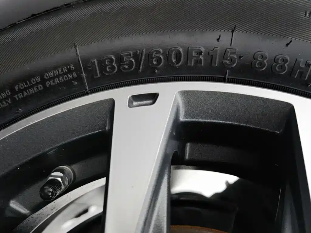 Toyota Yaris L 2017 — фото 24