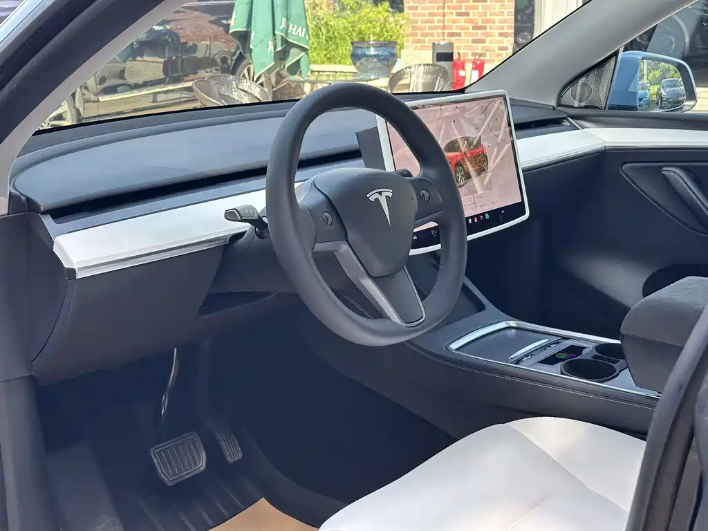 Tesla Model Y 2023 — фото 10