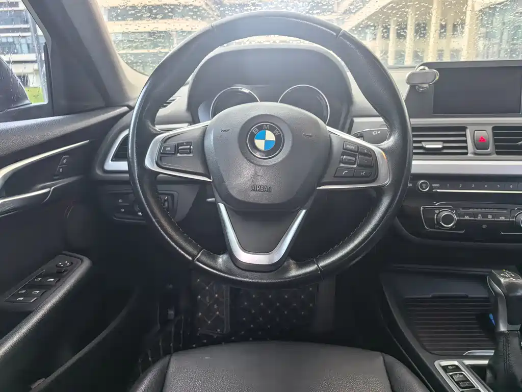 BMW 1 Series 2019 — фото 18