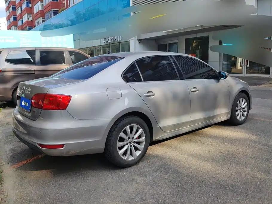 Volkswagen Sagitar 2015