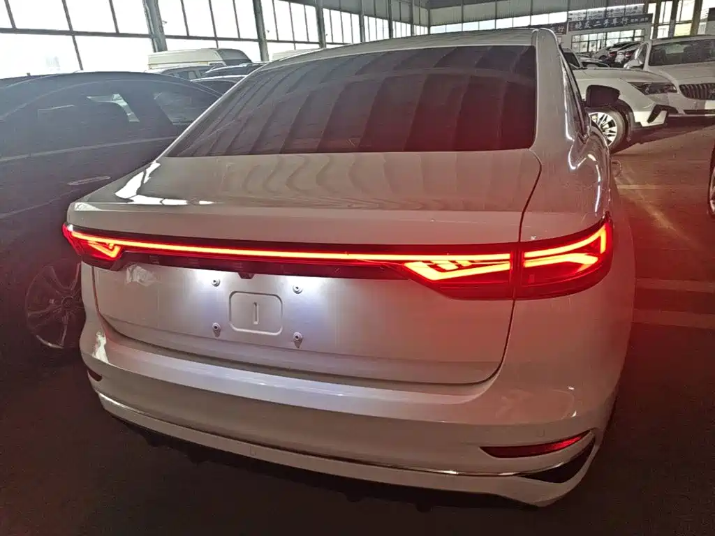 Geely Emgrand 2021