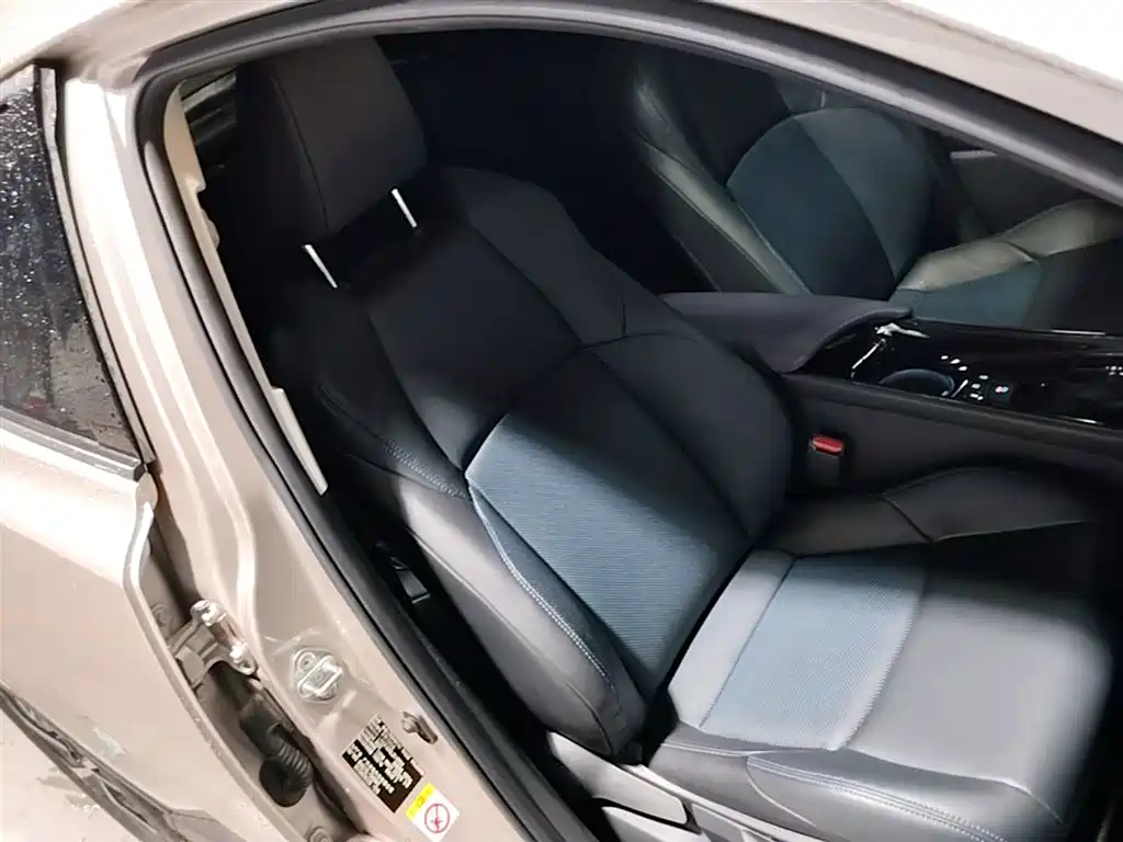 Toyota C-HR 2020 — фото 25