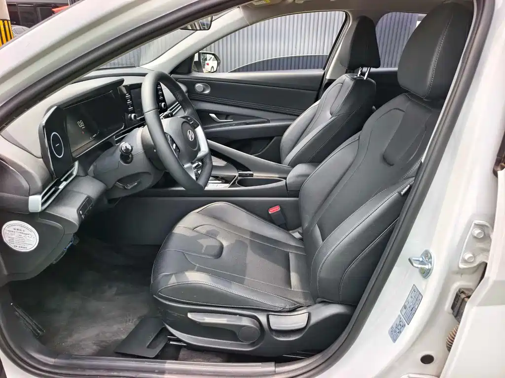Hyundai Elantra 2025