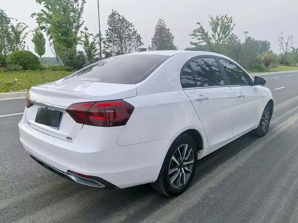Geely Emgrand 2020 — фото 8