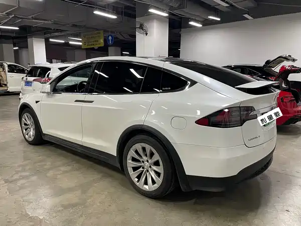 Tesla Model X 2018