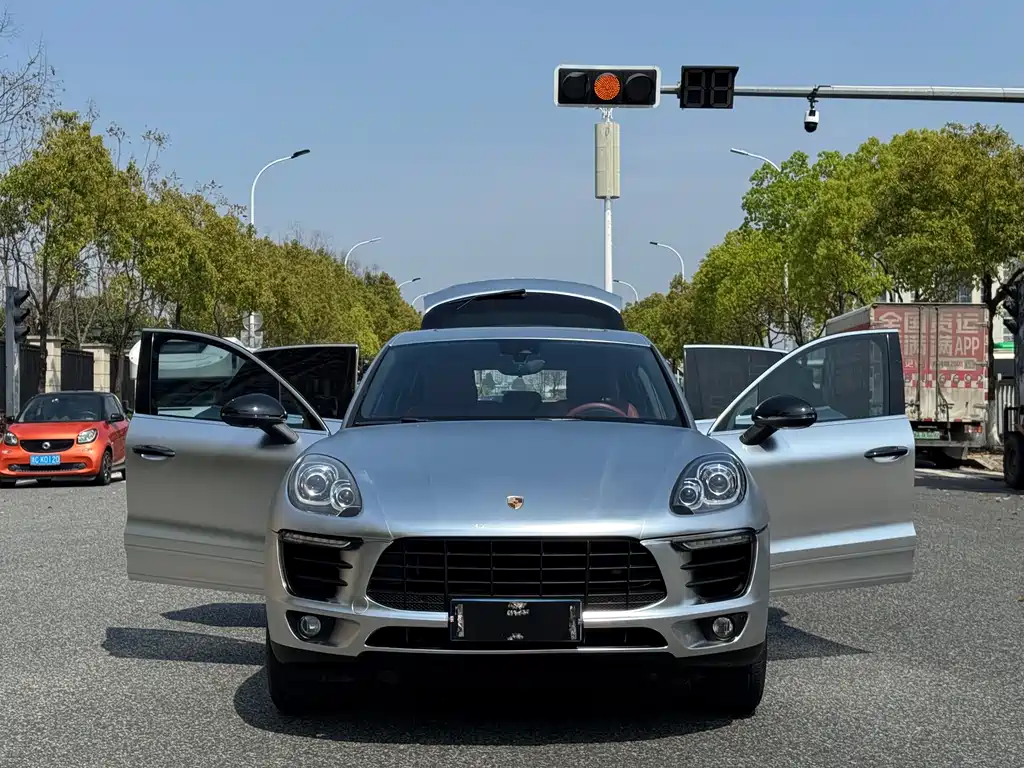 Porsche Macan 2017 — фото 19
