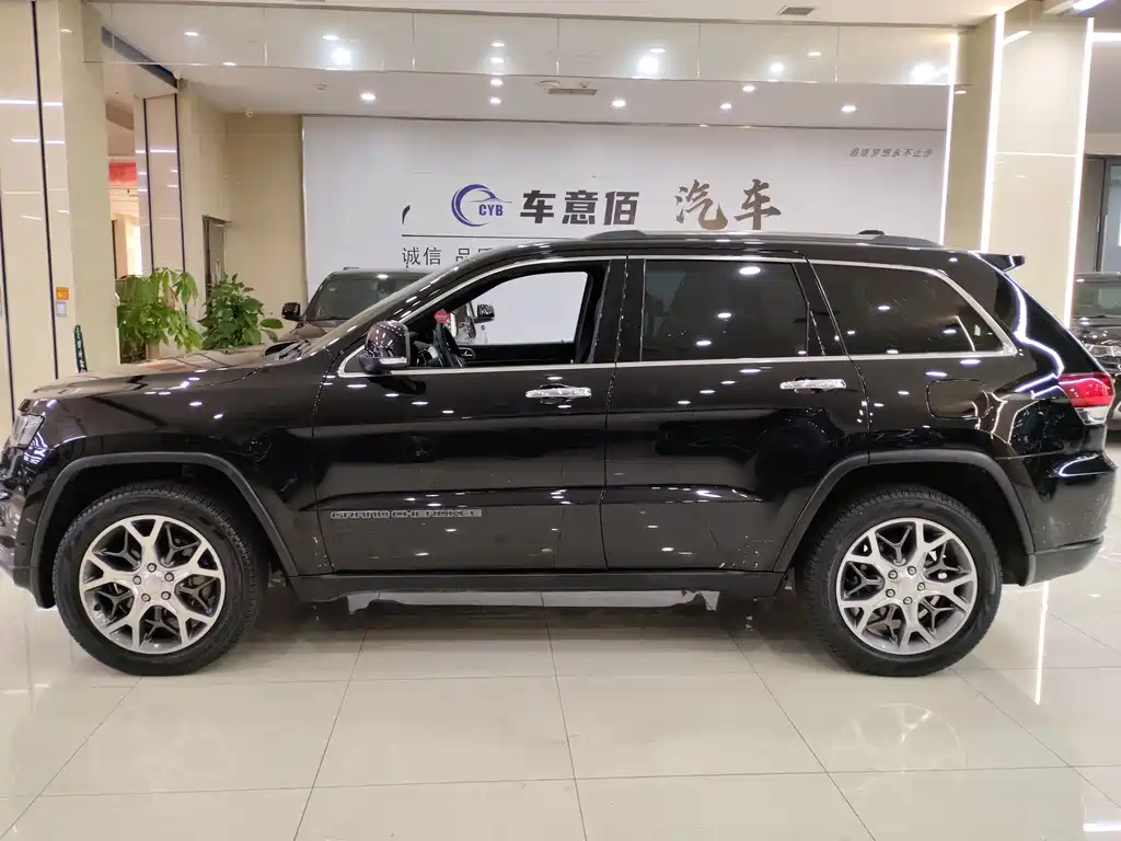 Jeep Grand Cherokee 2020 — фото 16
