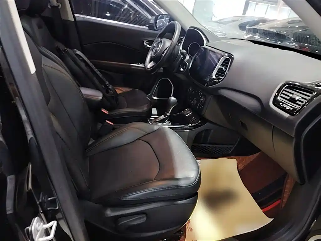 Jeep Compass 2020 — фото 25