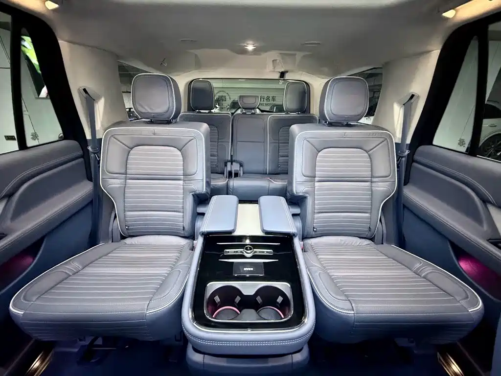 Lincoln Navigator 2019 — фото 24