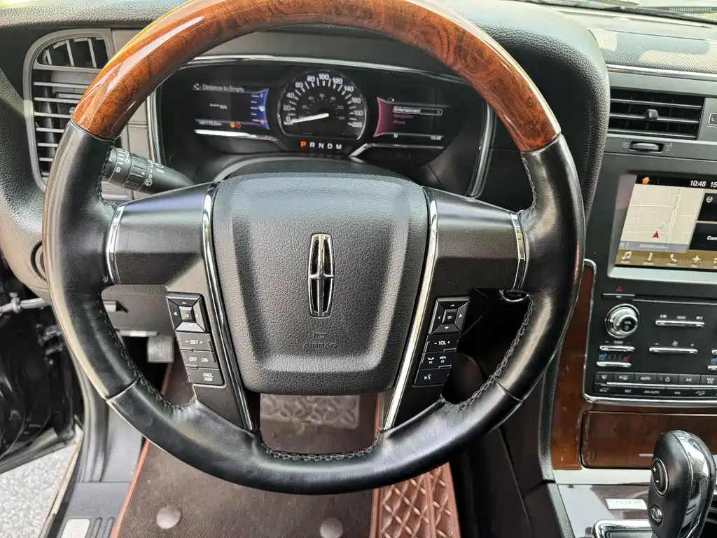 Lincoln Navigator 2018 — фото 18