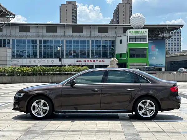 Audi A4L 2015