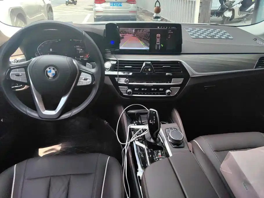 BMW 5 Series 2022 — фото 12
