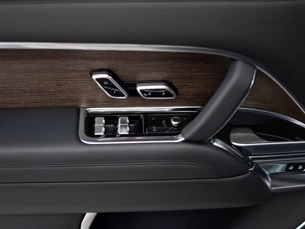 Land Rover Range Rover 2023 — фото 18
