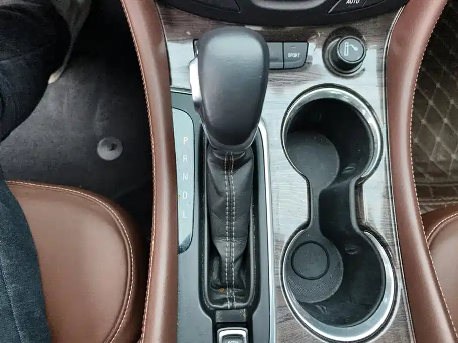 Buick Envision Plus 2017 — фото 16