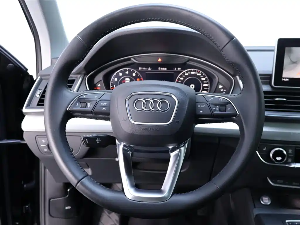 Audi Q5L 2020 — фото 16